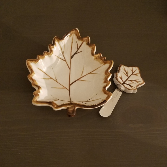 Rustic Harvest Maple Leaf Bowl with Spreader - Picture 2 of 3